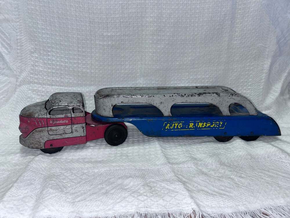 Vintage Wyandotte Pressed Steel Auto Transport Car Hauler Toy Truck